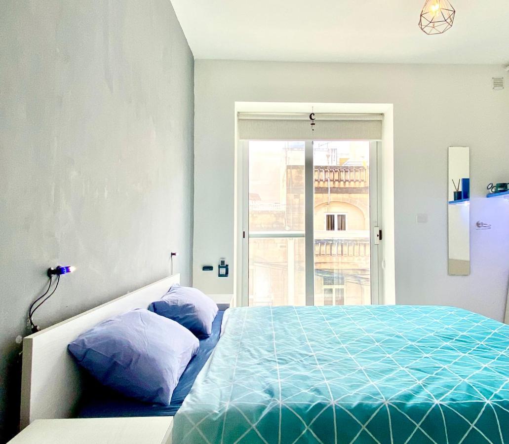 Central- Private En-Suite With Balcony In Shared Residence Pietà Extérieur photo