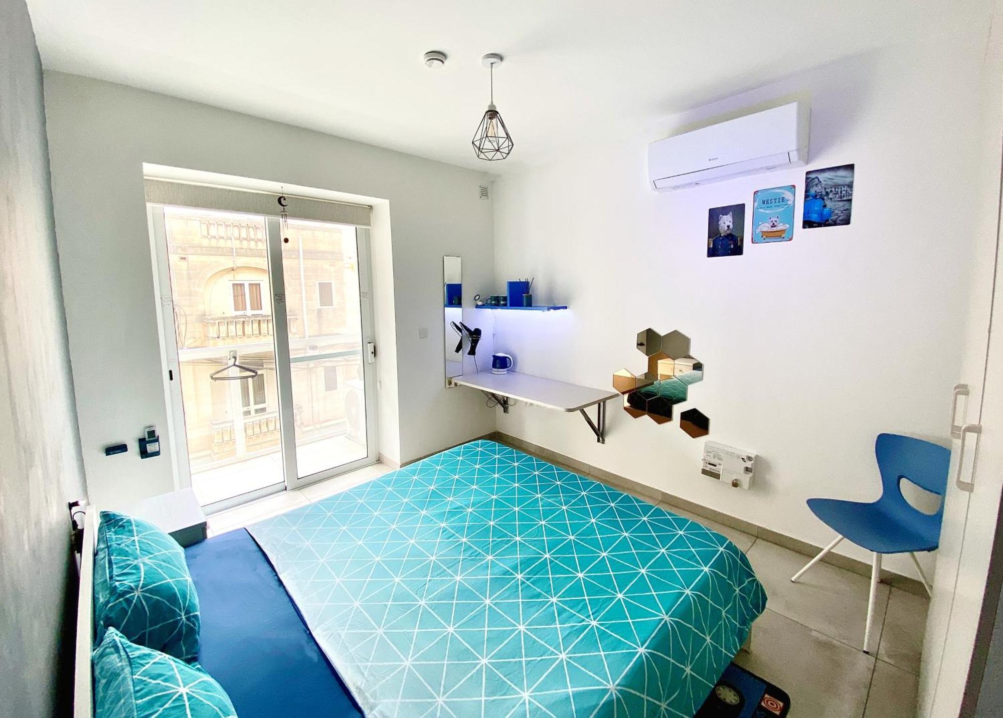 Central- Private En-Suite With Balcony In Shared Residence Pietà Extérieur photo